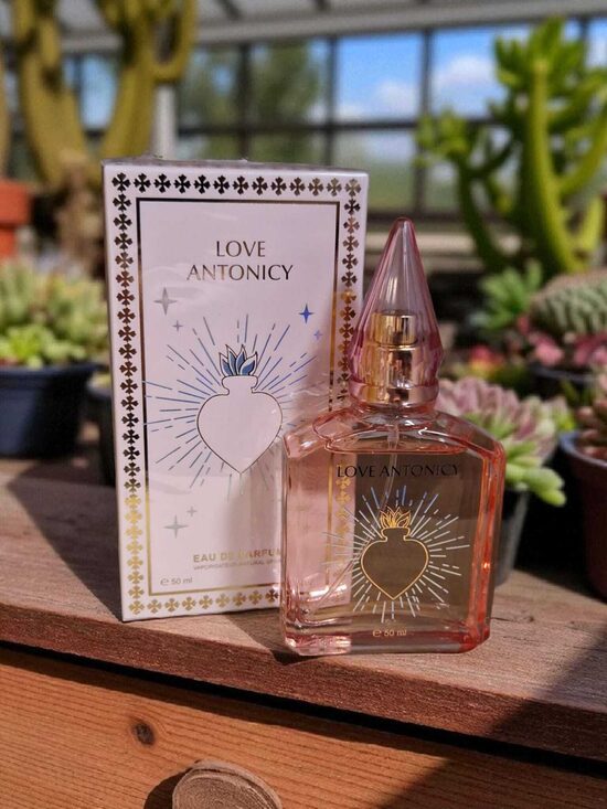 Charlotte Tilbury Love Frequency sieviešu smaržas EDP